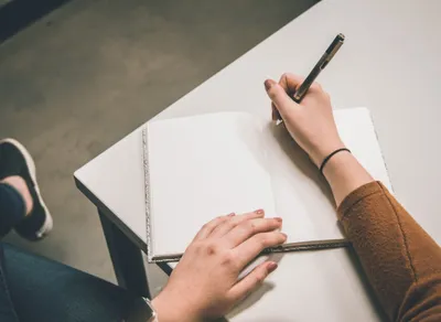 Unleash Your Creativity: Master the Art of Writing Quotes in Your Story!